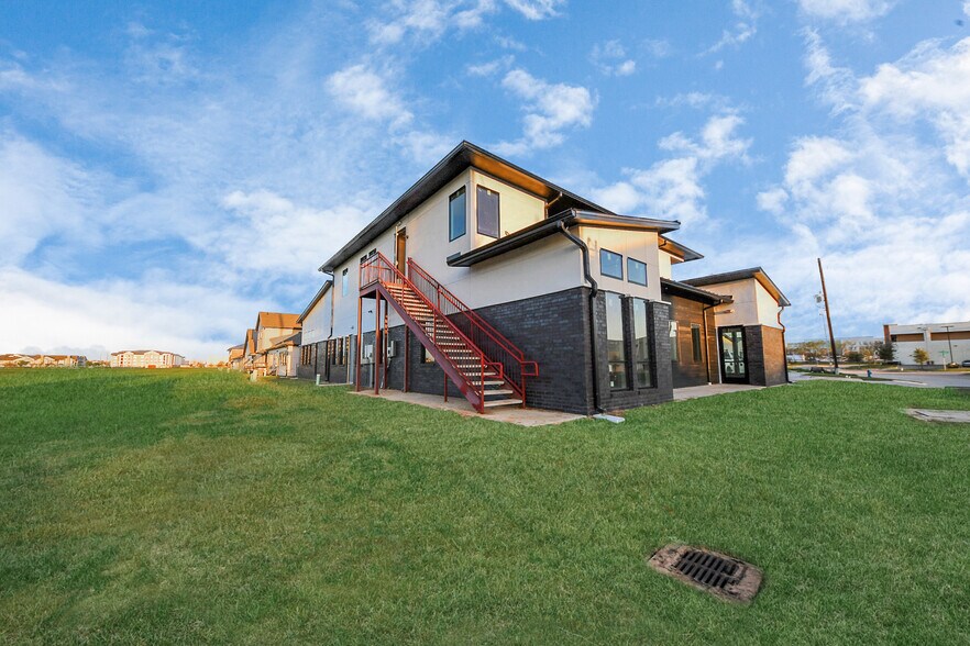 More Photos Of 220 Bella Katy Dr, Katy Office Residential For Lease