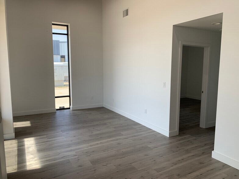 More Photos Of 15930 Cypress North Houston Rd, Cypress Warehouse For Lease