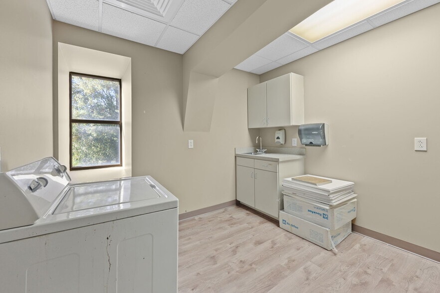 More Photos Of 1035 Lincolnton Rd, Salisbury Medical For Sale