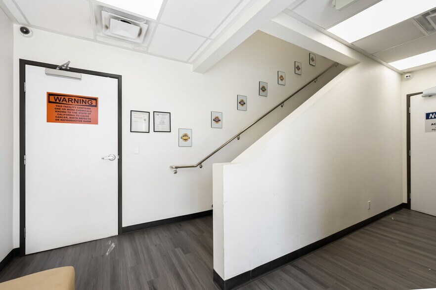 More Photos Of 32475 Date Palm Dr, Cathedral City Freestanding For Lease