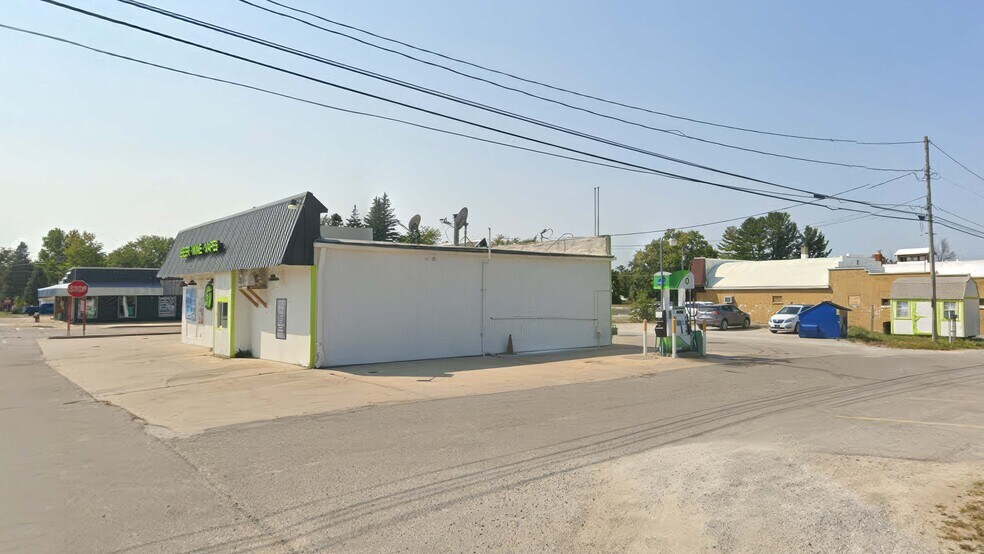 More Photos Of 200 N 5th St, Roscommon Service Station For Sale