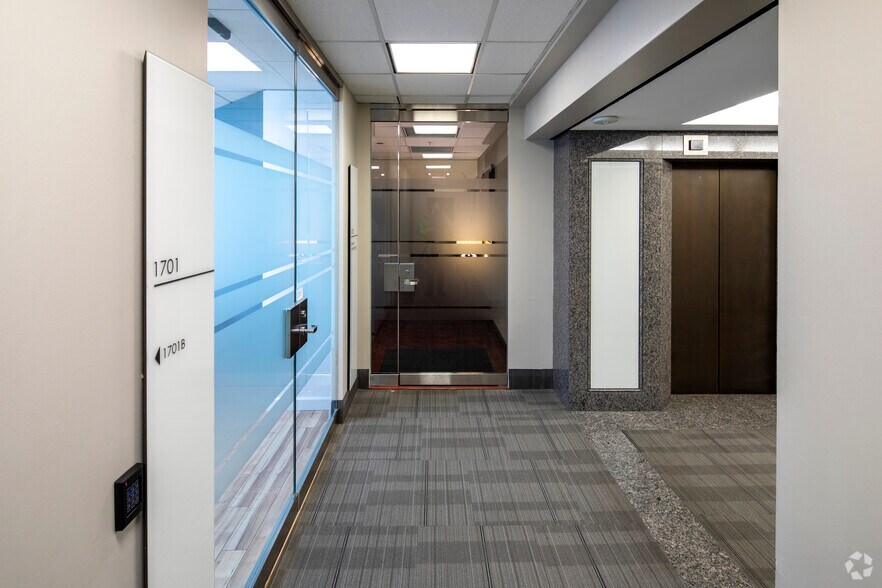 More Photos Of 110 Yonge St, Toronto Office For Lease