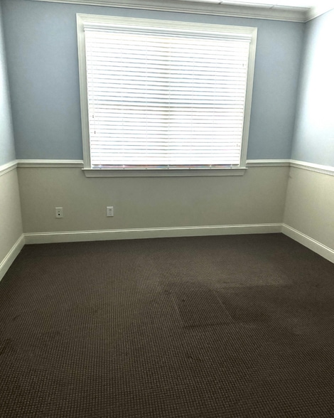 More Photos Of 1905 Woodstock Rd, Roswell Office For Lease