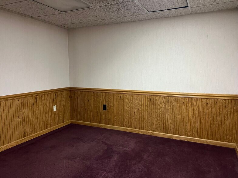 More Photos Of 930 Single Ave, Wausau Manufacturing For Lease