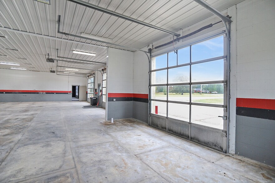 More Photos Of 1184 Poor Farm Rd, Murray Flex For Sale
