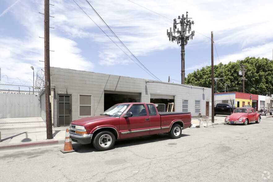 More Photos Of 2611-2623 E 67th St, Long Beach Warehouse For Lease