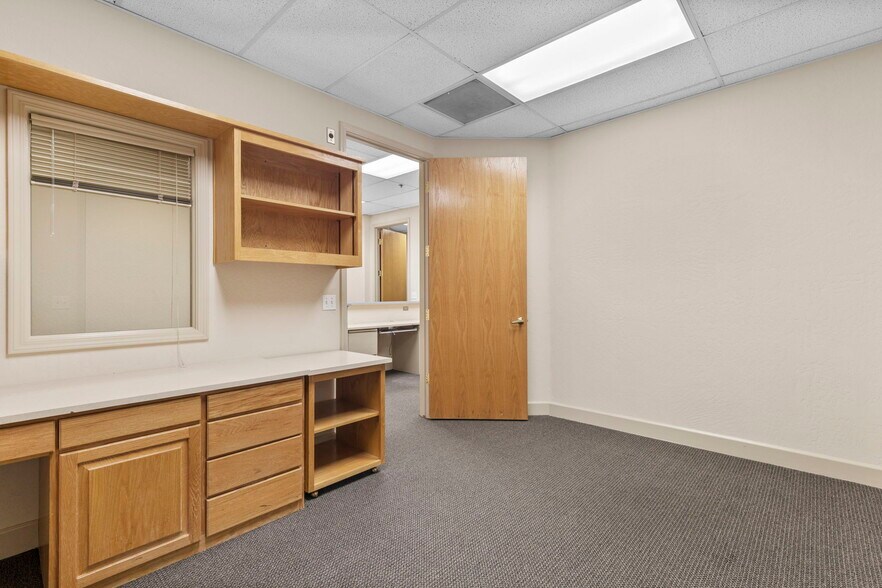 More Photos Of 13620 Lincoln Way, Auburn Office For Lease
