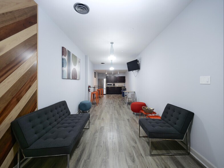 More Photos Of 7300 N Cicero Ave, Lincolnwood Loft Creative Space For Sale