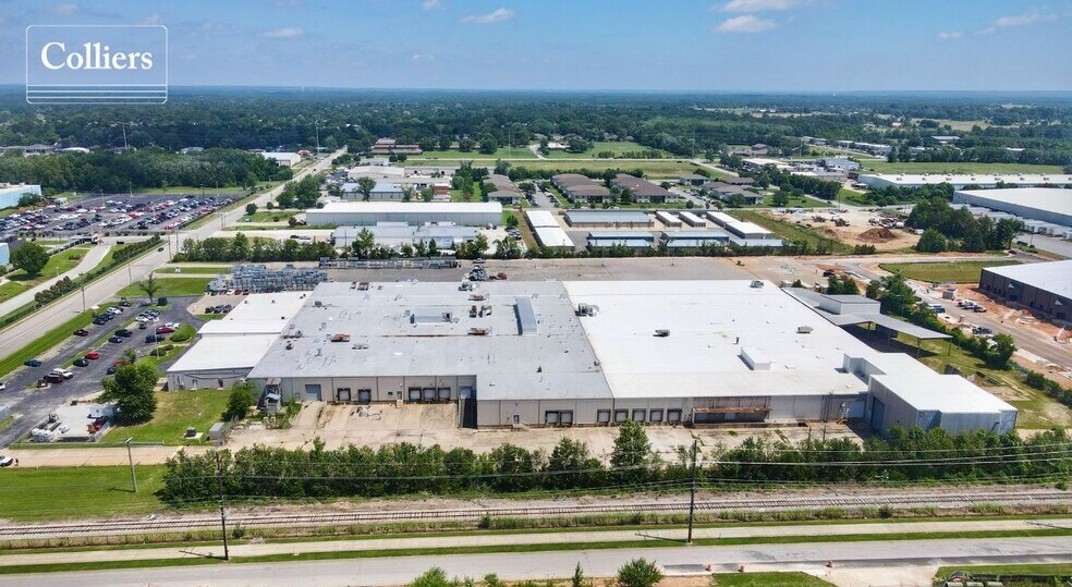 Primary Photo Of 1315 N 13th St, Rogers Manufacturing For Lease