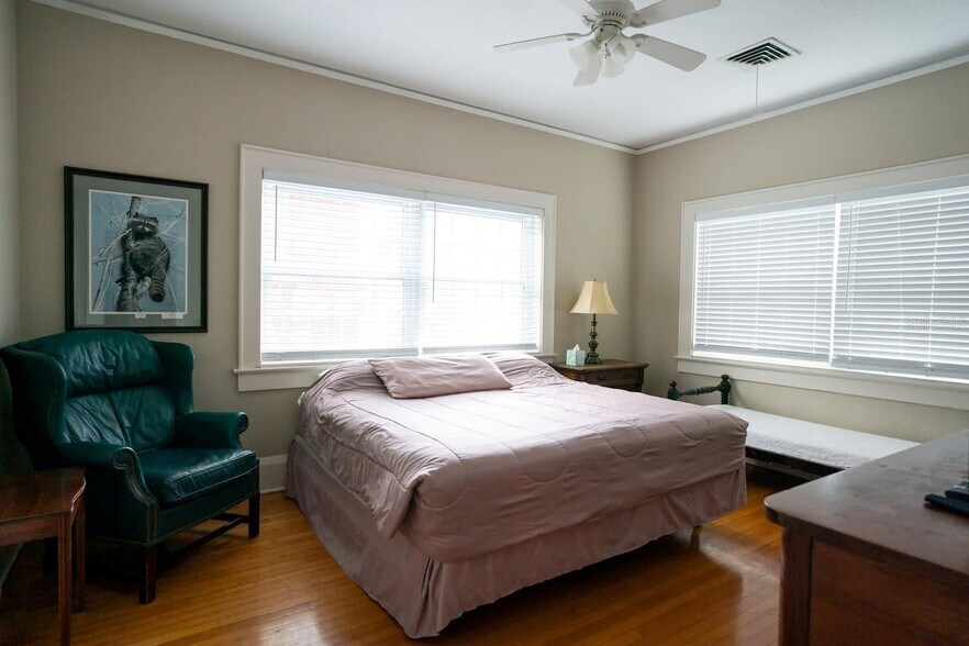 More Photos Of 1200 W Lake Otis Dr Se, Winter Haven Specialty For Sale