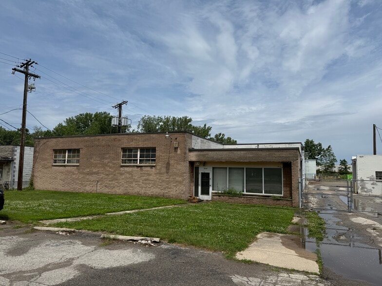 More Photos Of 3122 South Ave, Toledo Manufacturing For Lease