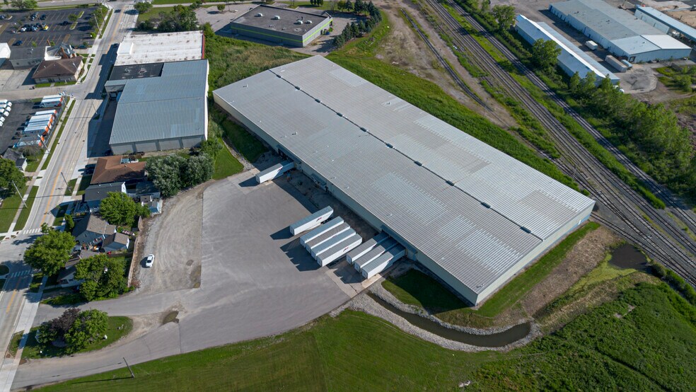More Photos Of 311 N Linwood Ave, Appleton Warehouse For Lease
