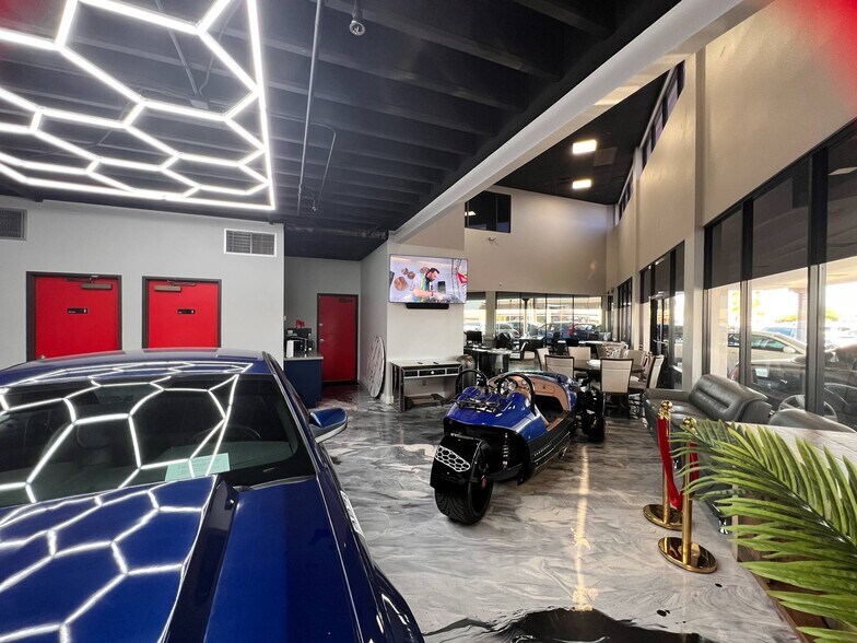 More Photos Of 8140 E Butherus Dr, Scottsdale Auto Dealership For Lease