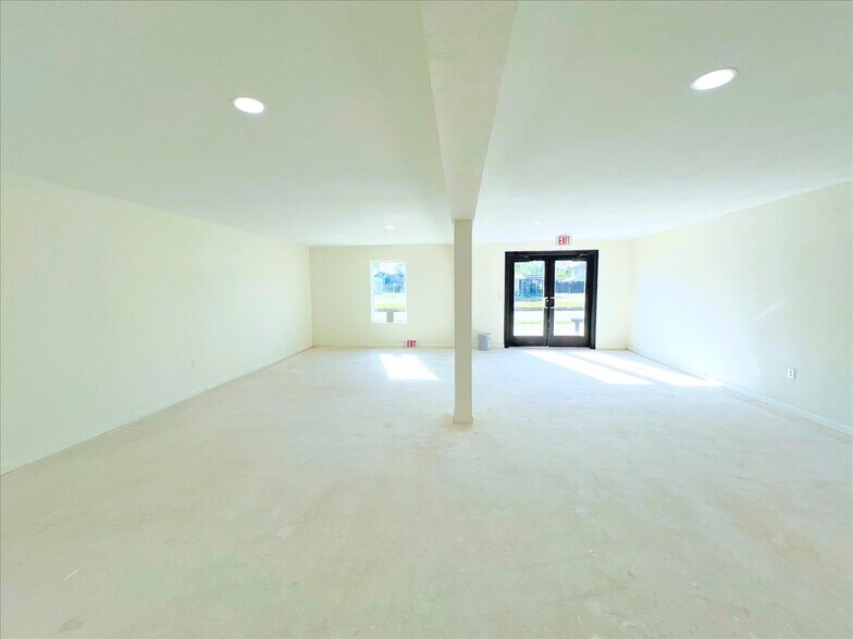 More Photos Of 7704 Irvington Blvd, Houston General Retail For Lease