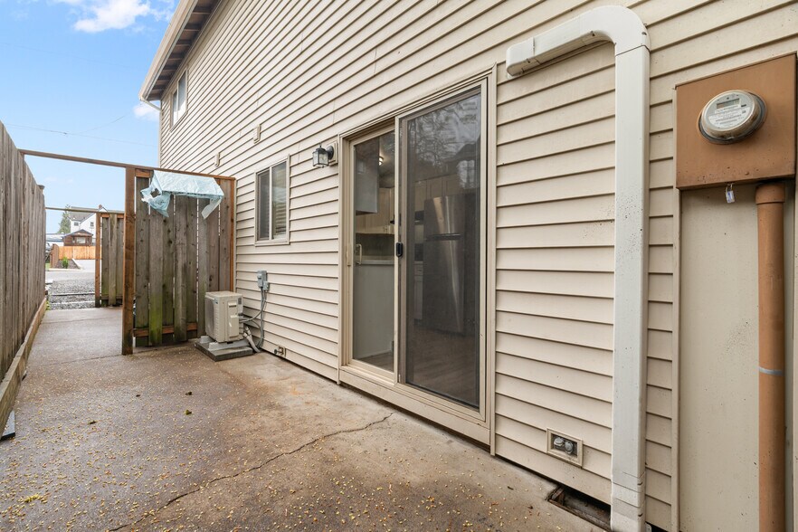 More Photos Of 430 Metzler St, Molalla Apartments For Sale