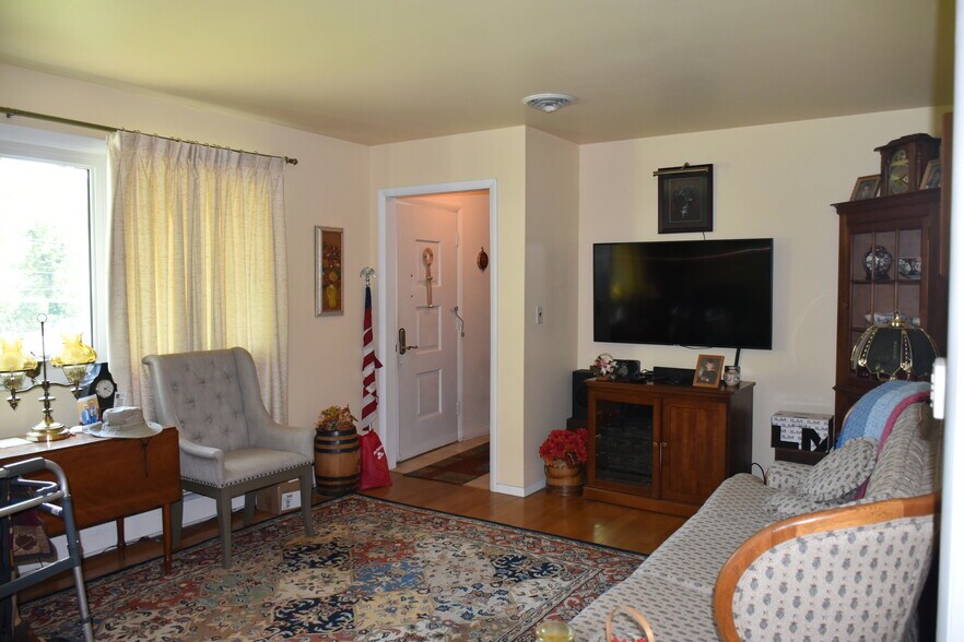 More Photos Of 4592 S Delaware Dr, Easton Auto Repair For Sale