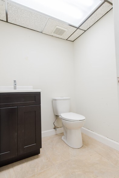 More Photos Of 3035 E Commercial Blvd, Fort Lauderdale Medical For Sale