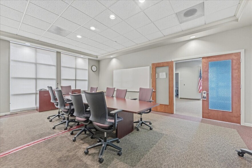 More Photos Of 250 Division St NE, Salem Office For Sale