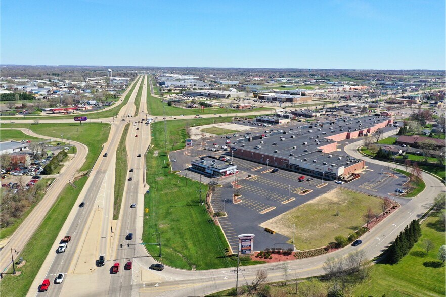 More Photos Of 1001-1089 W Lane Rd, Machesney Park General Retail For Sale