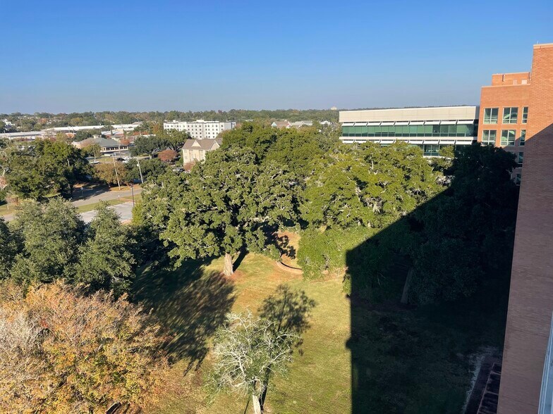 More Photos Of 1 Energy Pl, Pensacola Office For Lease