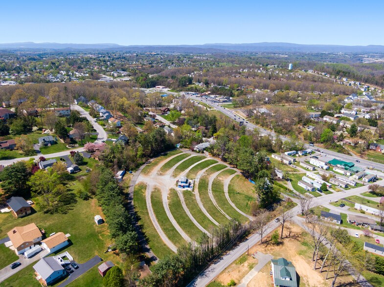 More Photos Of 275 Starlight Dr, Christiansburg Theater Concert Hall For Sale