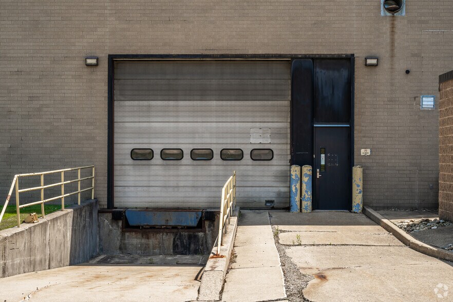 More Photos Of 252 Park West Dr, Pittsburgh Manufacturing For Sale
