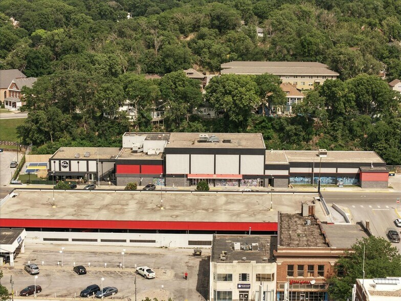 More Photos Of 7 S 4th St, Council Bluffs General Retail For Lease