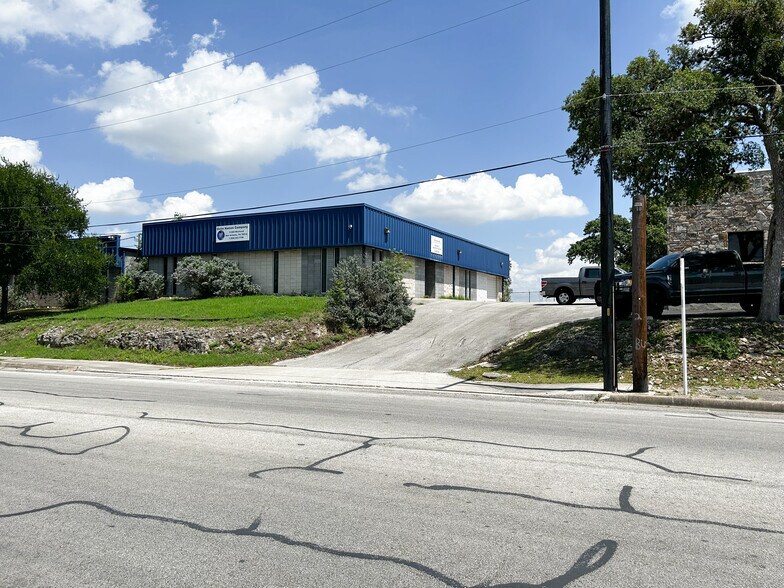 Primary Photo Of 11902 Warfield St, San Antonio Warehouse For Lease