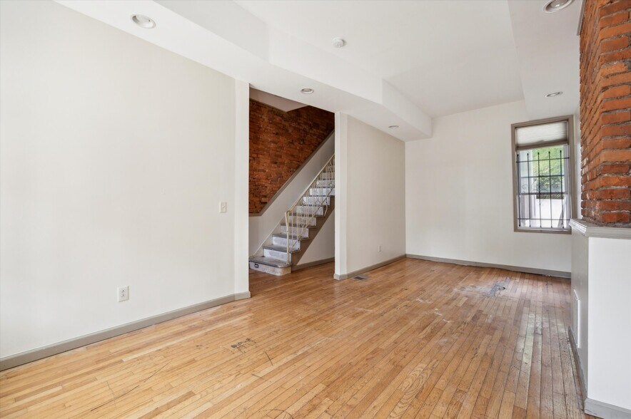 More Photos Of 1632 N Willington St, Philadelphia Office Residential For Lease