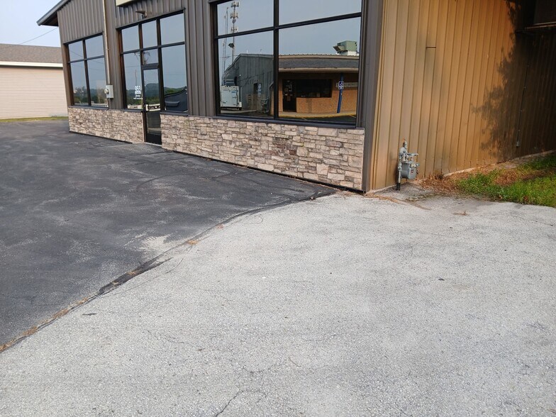 More Photos Of 953 Egg Harbor Rd, Sturgeon Bay General Retail For Sale