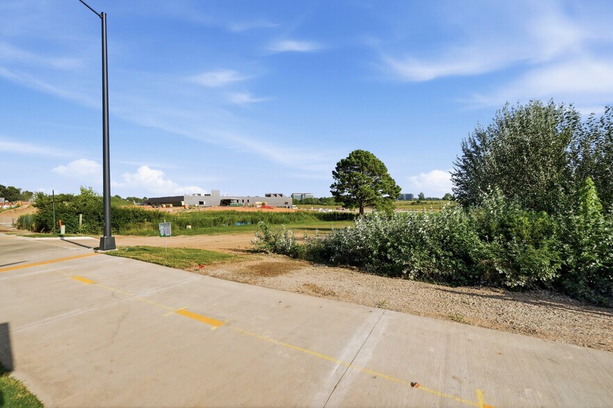 More Photos Of 5469 Watkins Ave, Springdale Medical For Lease