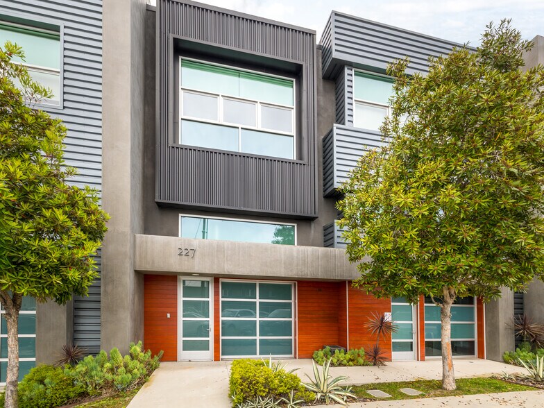 More Photos Of 227 California St, El Segundo Loft Creative Space For Lease