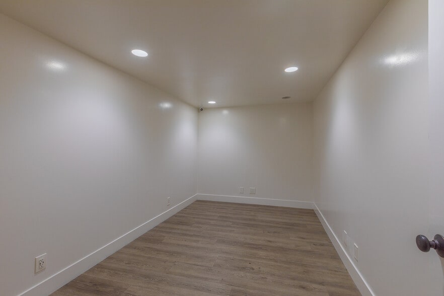 More Photos Of 1544 Anaheim St, Harbor City Storefront Retail Residential For Sale