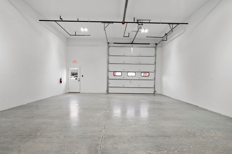 More Photos Of 46 Maple Ave, Schenectady Warehouse For Lease