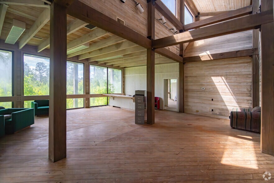 More Photos Of Hwy 363 @ FM 363 & US HWY 190, Bon Wier Warehouse For Sale