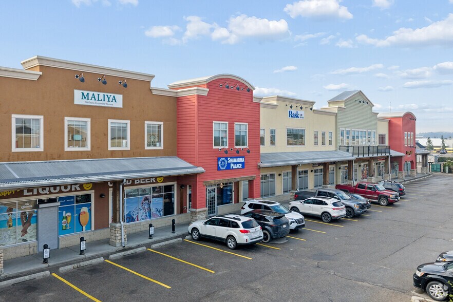 More Photos Of 120 5th Ave W, Cochrane Unknown For Lease