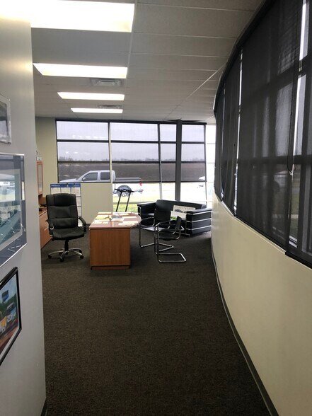 More Photos Of 114 Venture Dr, Pataskala Warehouse For Lease