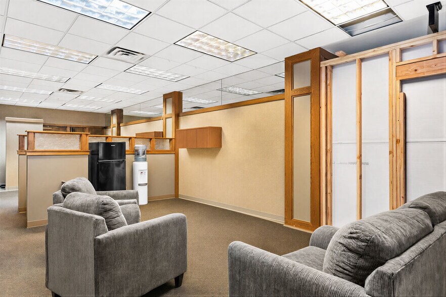 More Photos Of 331 N Central Ave, Duluth Bank For Lease
