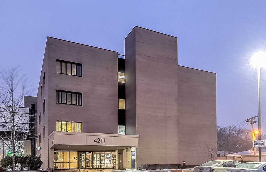 More Photos Of 4211 N Cicero Ave, Chicago Medical For Lease