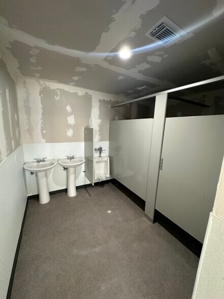 More Photos Of 601 N 4th St, Princeton Storefront Retail Office For Lease