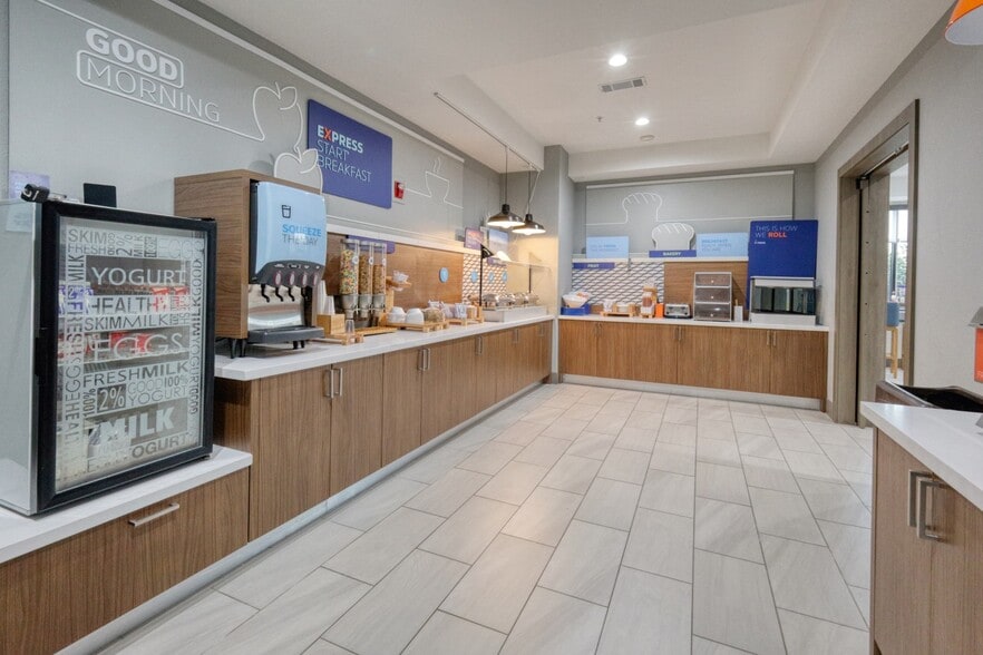 More Photos Of 46300 Interstate 10, Winnie Hotel For Sale