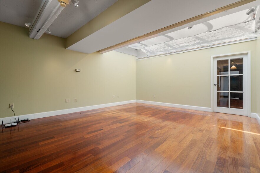 More Photos Of 115 Dummer St, Brookline Flex For Sale