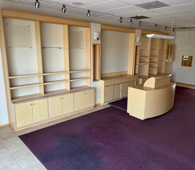 More Photos Of 1190-1198 Pacific Coast Hwy, Seal Beach Freestanding For Lease