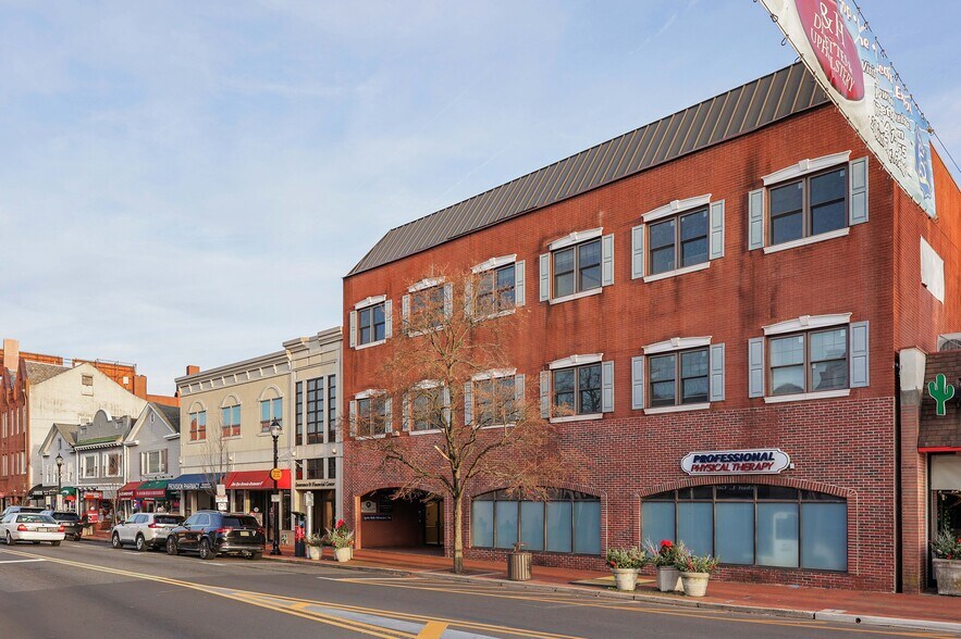 More Photos Of 36 W Main St, Freehold Medical For Lease