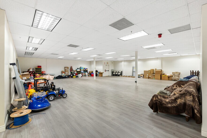 More Photos Of 708 N Vincent Ave, Covina Manufacturing For Lease