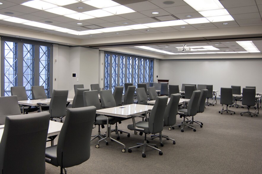 More Photos Of 1180 W Peachtree St NW, Atlanta Office For Lease