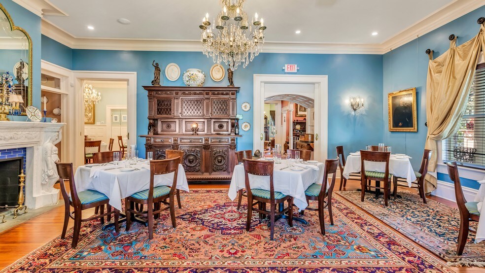 More Photos Of 119 E 37th St, Savannah Restaurant For Sale