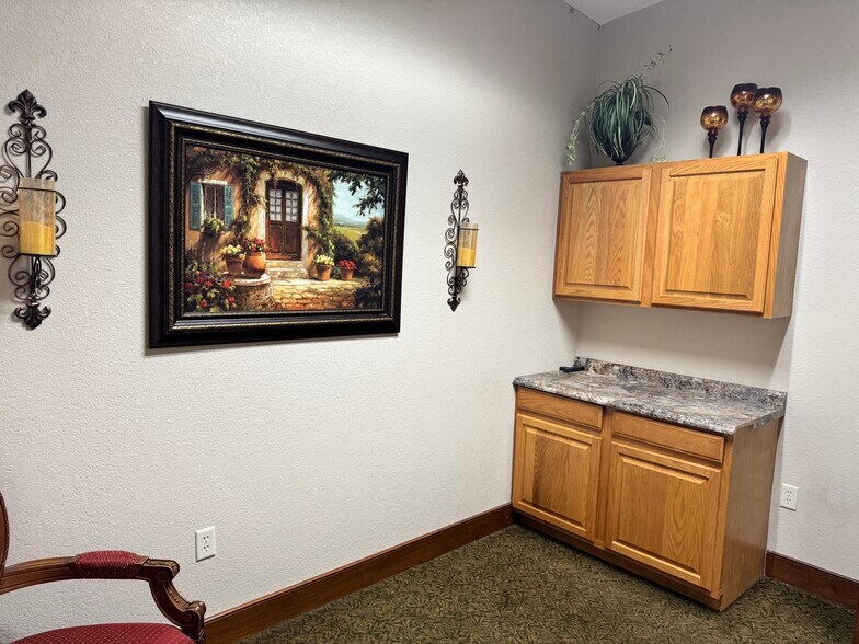 More Photos Of 2400 Hooks St, Clermont Medical For Lease