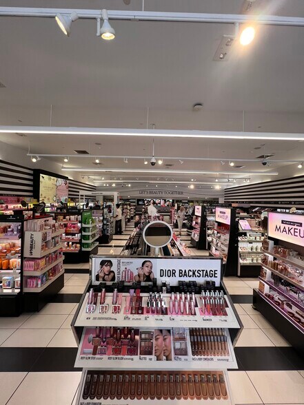 More Photos Of 1244 3rd Street Promenade, Santa Monica Storefront For Lease