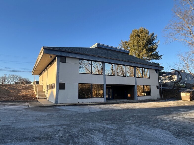 More Photos Of 370 Boston Post Rd, Orange Office For Lease